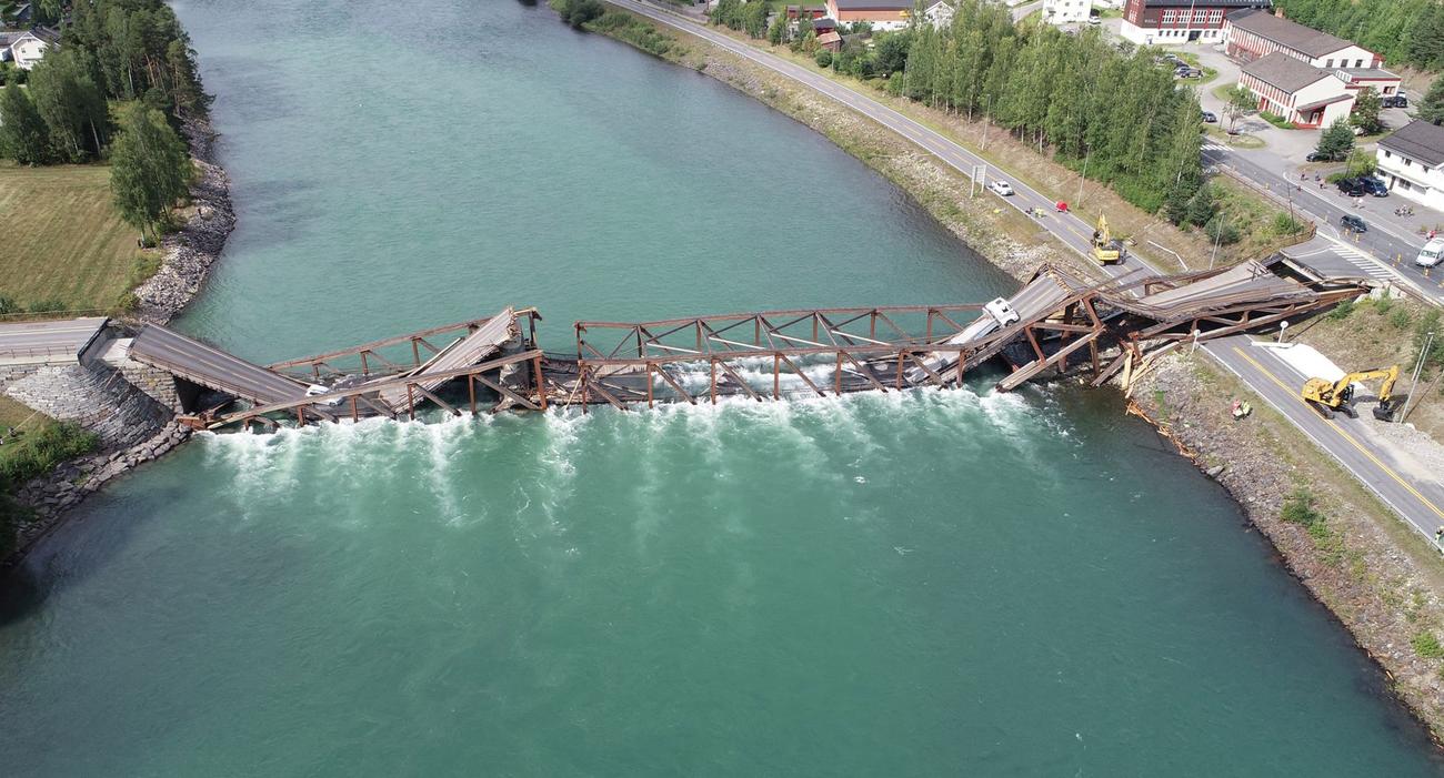 In Norway, this wooden bridge was too beautiful to be solid