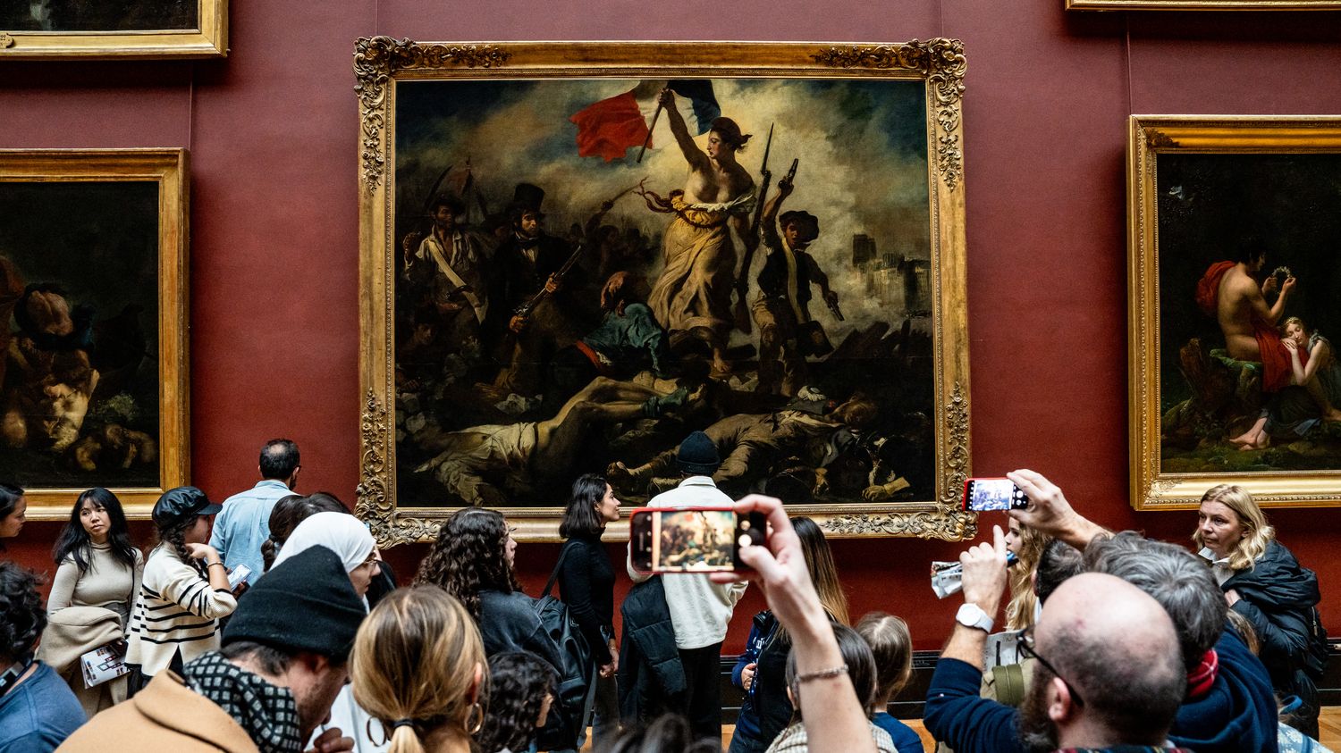"We rediscovered the momentum of freedom": Delacroix's famous painting "Liberty leads the people" hangs in the Louvre after its restoration
